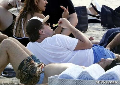 吃瓜女朋友亲舍友,吃瓜女朋友与她的亲舍友的故事